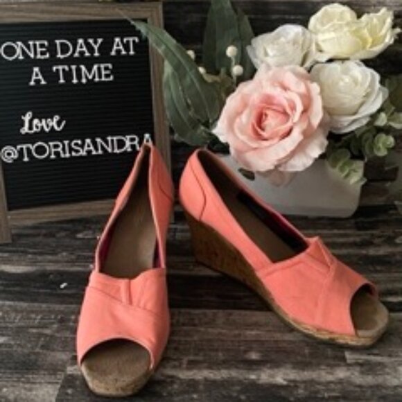 Toms Size 8.5 W Espadrilles Wedge Heels Shoes Coral Slip On Peep Toe - Picture 4 of 4